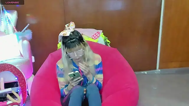 Skinygirl online show from 4, 4, 2026