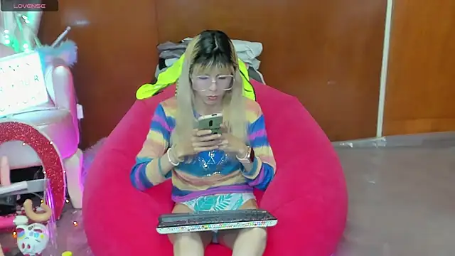 Skinygirl online show from 6, 4, 2026