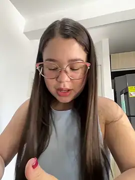 Snapshot of Lucyklein2022 chatting on 15, 12, 2024 Lucyklein2022 online show from 15, 12, 2024