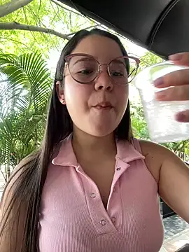 Snapshot of Lucyklein2022 chatting on 1, 1, 2025 Lucyklein2022 online show from 1, 1, 2025