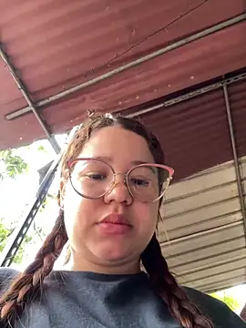 Snapshot of Lucyklein2022 chatting on 20, 3, 2025 Lucyklein2022 online show from 20, 3, 2025