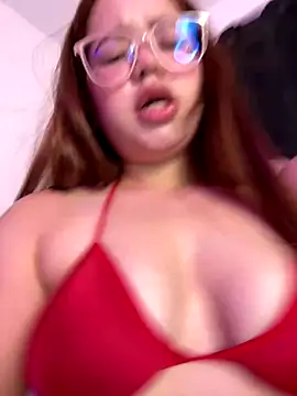 Snapshot of Lucyklein2022 chatting on 5, 10, 2025 Lucyklein2022 online show from 5, 10, 2025