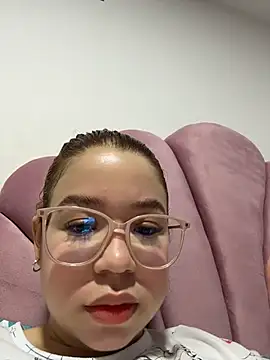 Snapshot of Lucyklein2022 chatting on 20, 3, 2026 Lucyklein2022 online show from 20, 3, 2026