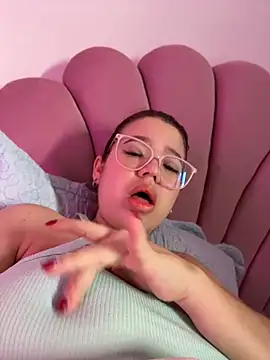 Lucyklein2022 online show from 19, 4, 2026