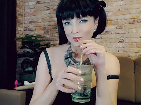 Snapshot of _Alexis_Bloom_ chatting on 2, 2, 2025 Alexis Bloom online show from 2, 2, 2025