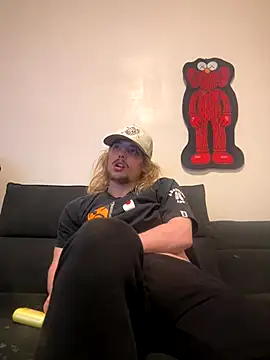 Snapshot of trippyski chatting on 8, 12, 2024 trippyski online show from 8, 12, 2024