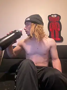 Snapshot of trippyski chatting on 1, 1, 2025 trippyski online show from 1, 1, 2025