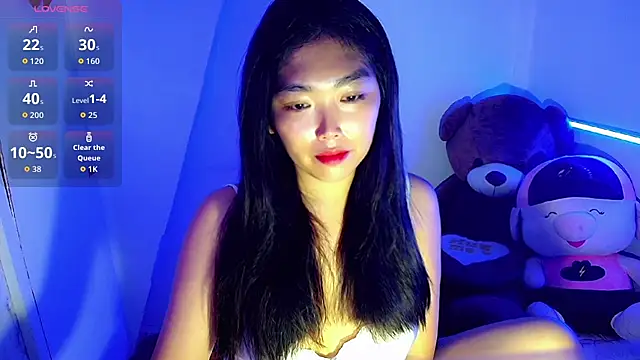 TR4NSCUTI3 online show from 14, 9, 2025