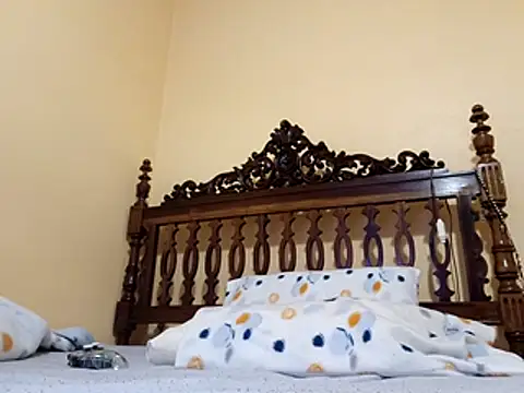 White rabbit  online show from 18, 12, 2025