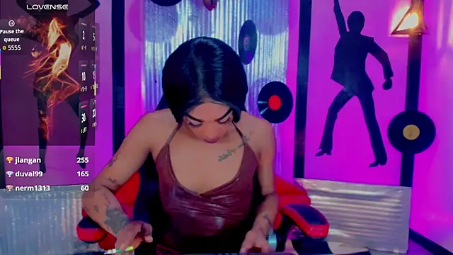 nickyminach  online show from 24, 9, 2025