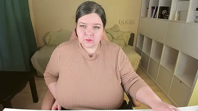 Snapshot of PlumPie chatting on 11, 10, 2025 PlumPie online show from 11, 10, 2025