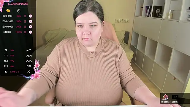 Snapshot of PlumPie chatting on 12, 10, 2025 PlumPie online show from 12, 10, 2025