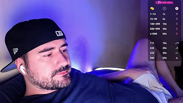 Snapshot of DominantTheo chatting on 11, 12, 2024 DominantTheo online show from 11, 12, 2024