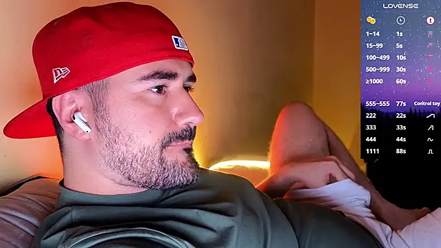 Snapshot of DominantTheo chatting on 13, 11, 2025 DominantTheo online show from 13, 11, 2025