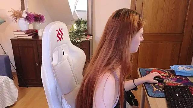 doll lesli online show from 17, 3, 2025