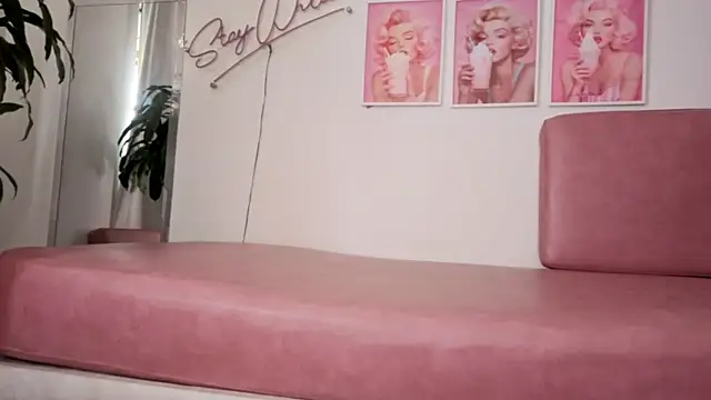 Adele LatinLady online show from 30, 11, 2025