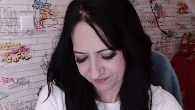 DebraMilf online show from 2, 7, 2026