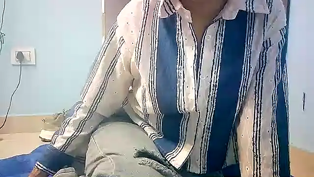 Snapshot of lovelydesi21 chatting on 18, 1, 2025 lovelydesi21 online show from 18, 1, 2025