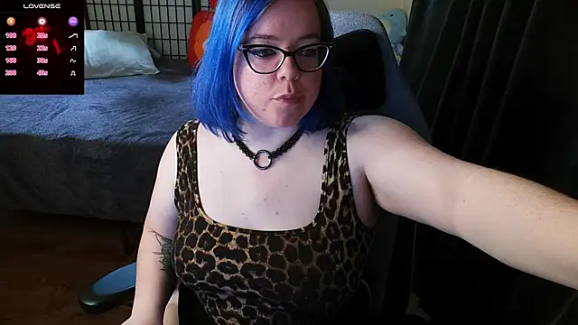 KiraSpitQueen online show from 7, 2, 2025