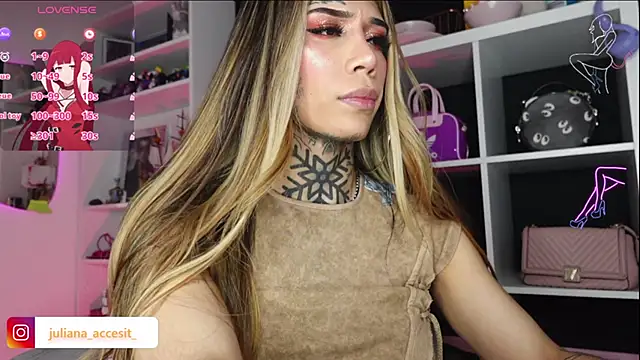 Snapshot of caroline_cossei chatting on 8, 2, 2025 caroline cossei online show from 8, 2, 2025