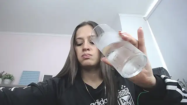  juliana rios online show from 8, 11, 2025