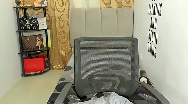 Trixie Mattel21 online show from 18, 12, 2024