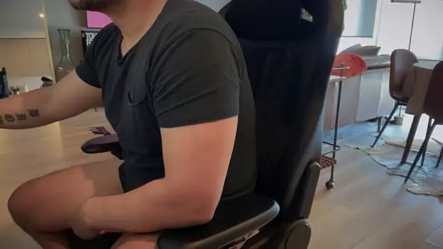 HungandThickLatin online show from 2, 3, 2025