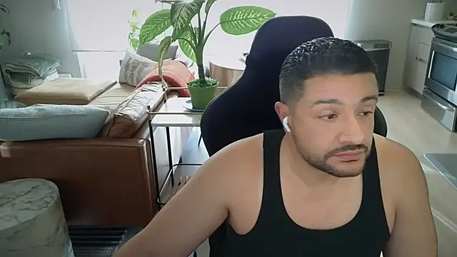 HungandThickLatin online show from 1, 11, 2025