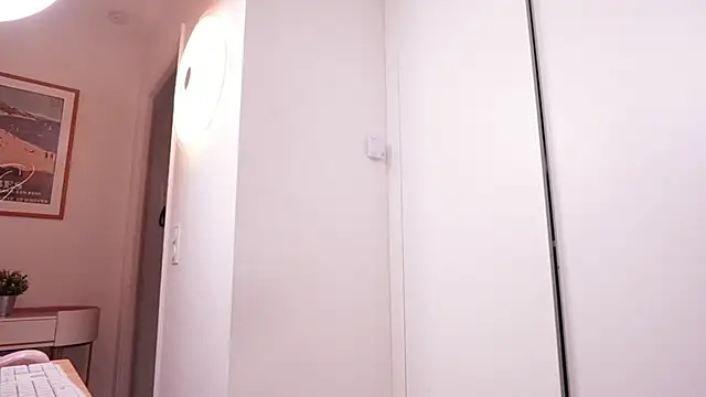 Bella Twine online show from 9, 1, 2025