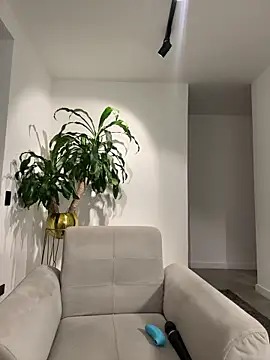 Snapshot of EllaSanz_ chatting on 4, 3, 2025 EllaSanz online show from 4, 3, 2025