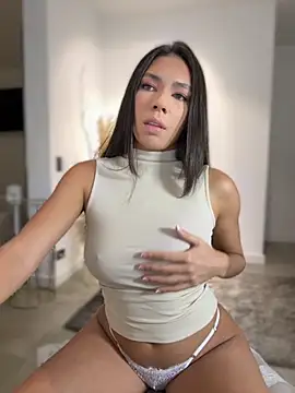 Snapshot of EllaSanz_ chatting on 7, 11, 2025 EllaSanz online show from 7, 11, 2025