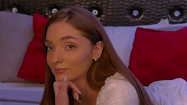 VirginieCruz online show from 28, 2, 2025