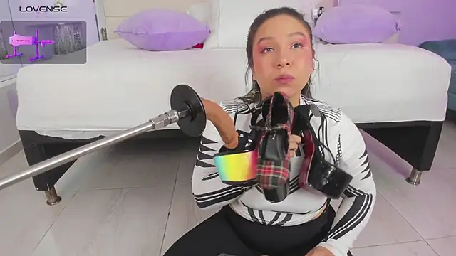 Isabella Daniell online show from 31, 1, 2025