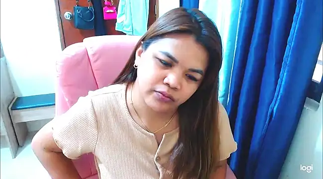 iamYourBestGirl online show from 7, 3, 2025