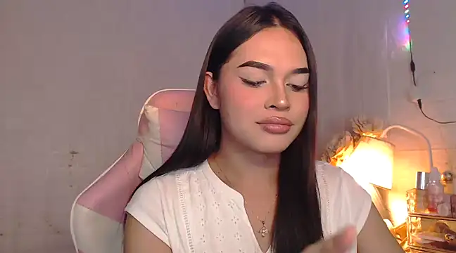 Snapshot of Ashely_Lewis chatting on 4, 2, 2025 Ashely Lewis online show from 4, 2, 2025