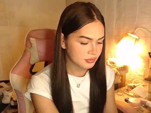 Ashely Lewis online show from 17, 12, 2025