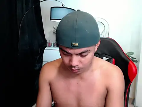 Snapshot of asianboyhunt chatting on 15, 4, 2026 asianboyhunt online show from 15, 4, 2026