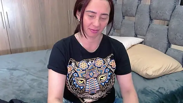 sara hott 1 online show from 10, 3, 2025