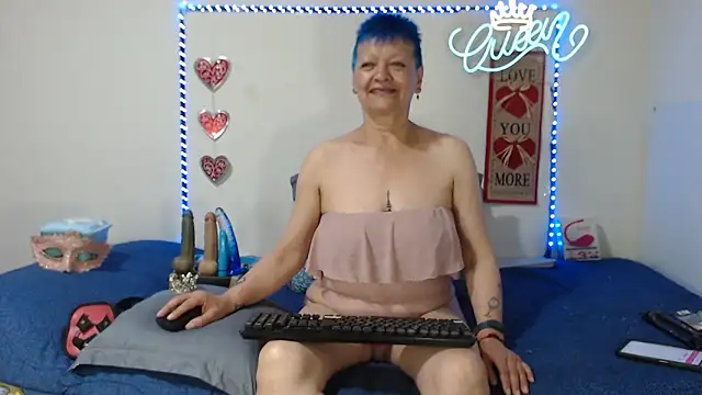 Snapshot of loquitaqueen011 chatting on 4, 4, 2026 loquitaqueen011 online show from 4, 4, 2026