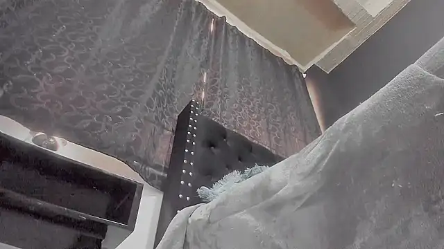 amareto queen online show from 9, 1, 2026