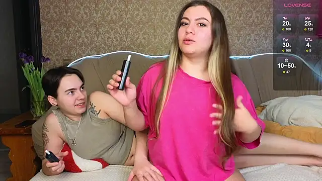 twobabesweet online show from 11, 3, 2025