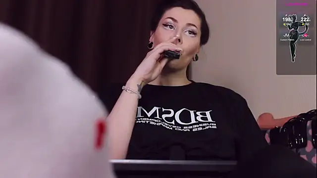 Luna Blake online show from 6, 2, 2025