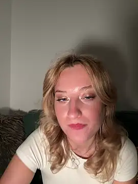 Snapshot of MileySummer chatting on 8, 2, 2025 MileySummer online show from 8, 2, 2025