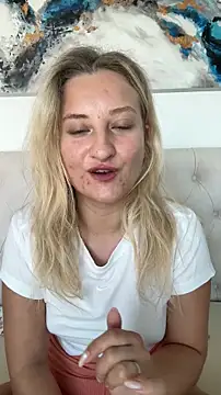 Snapshot of MileySummer chatting on 26, 9, 2025 MileySummer online show from 26, 9, 2025