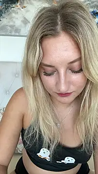 Snapshot of MileySummer chatting on 1, 10, 2025 MileySummer online show from 1, 10, 2025