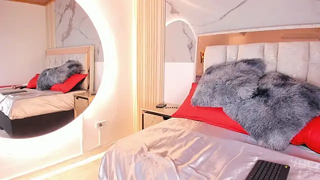 Naughty  Mom online show from 17, 4, 2026