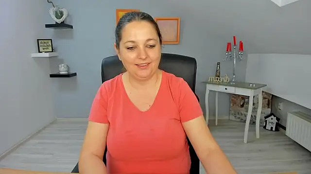 LollaGirl online show from 11, 3, 2025