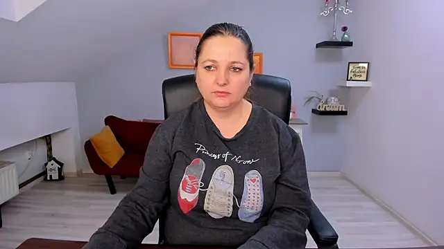 LollaGirl online show from 27, 2, 2026