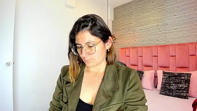 SarahDeyvis online show from 9, 9, 2025