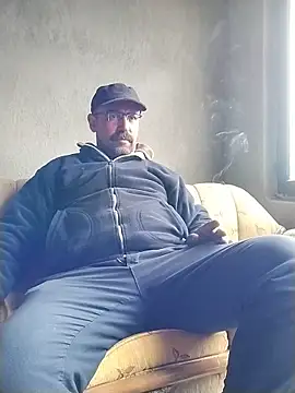 masculine bear daddy online show from 4, 12, 2025